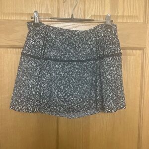 Lululemon skirt size 6